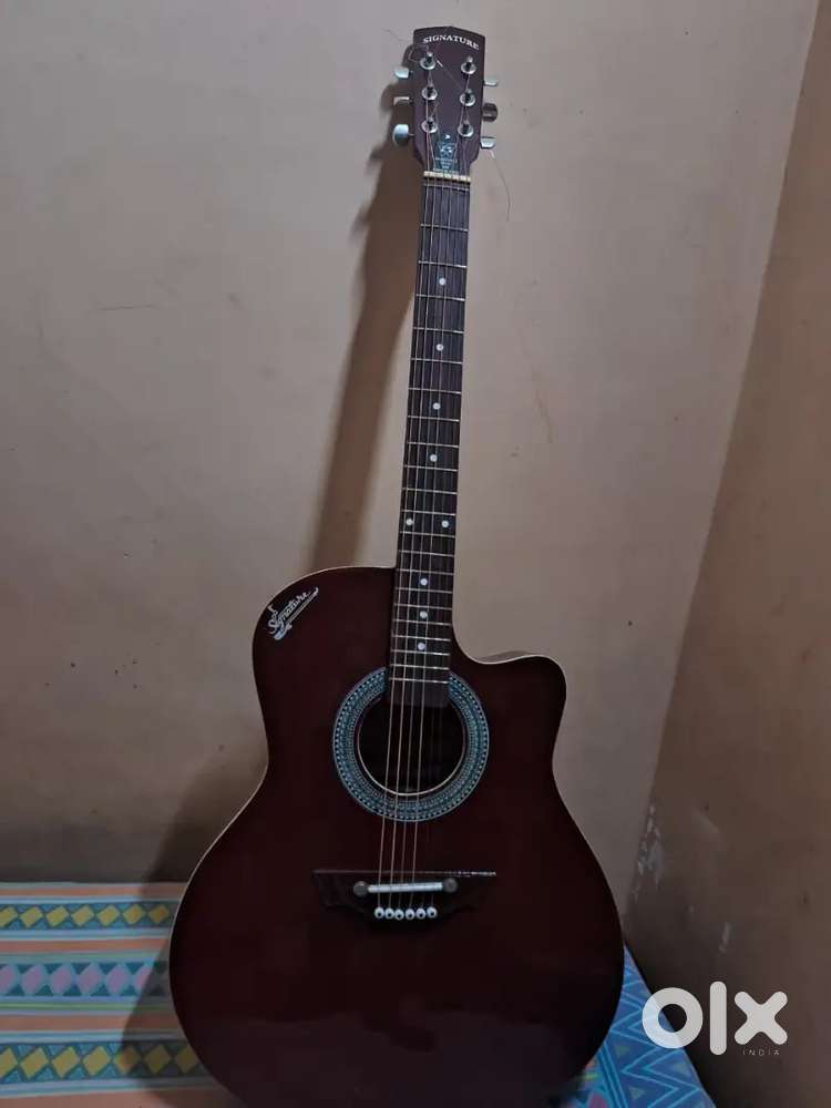 Signature gitur excellent condition