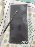 Samsung Note 10 plus 12/256 4g Display pen se chalti hai.1 line hai