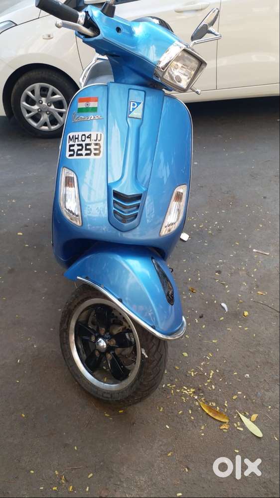 Blue Vespa SXL125
