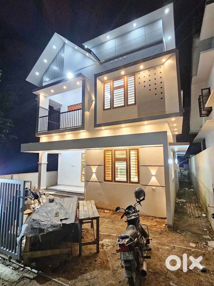 3 BHK HOUSE FOR SALE SREEKARIYAM POWDIKONAM