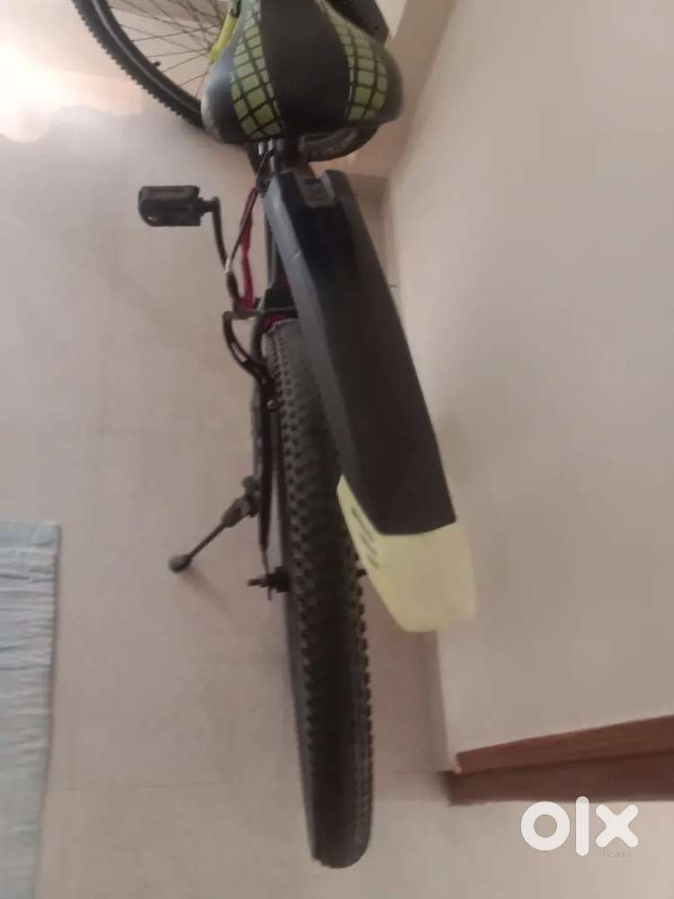 All good condition no problem bill box ke sath hai sab theek haii