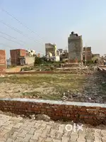 Humare pas 50 gaj se leke 500 gaj tak k plot h