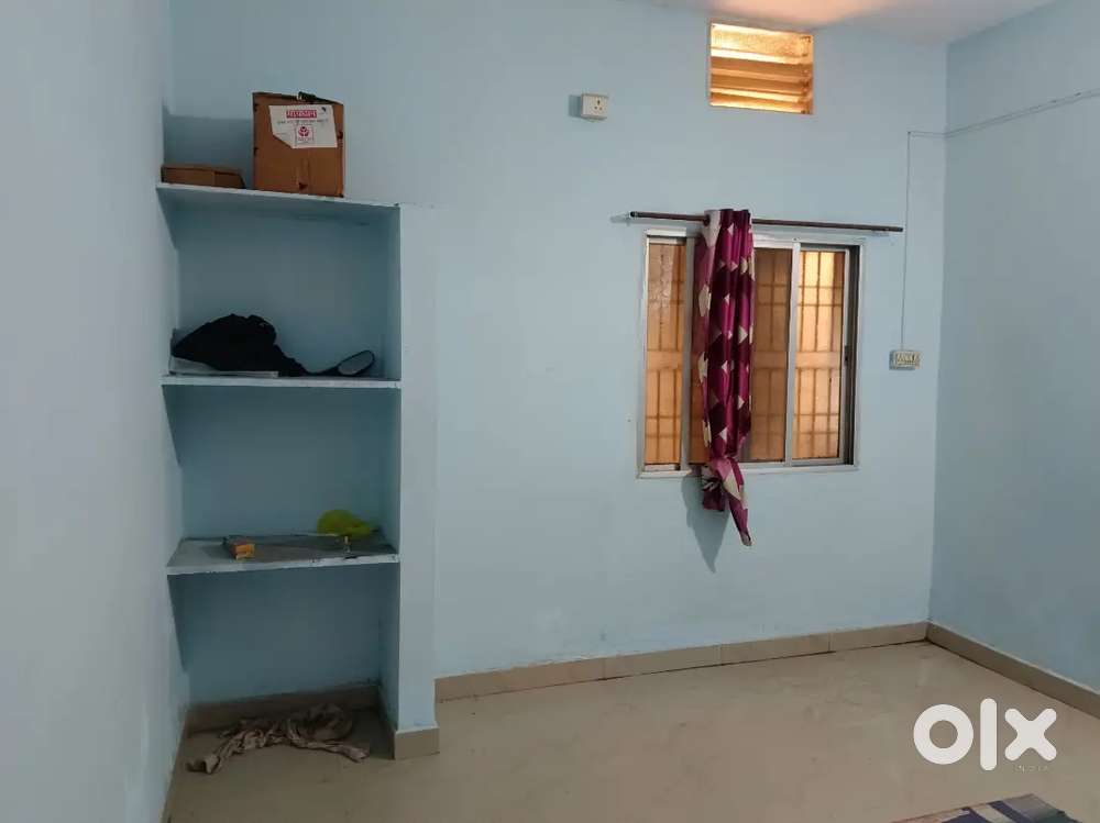 Independent flat for boys students only