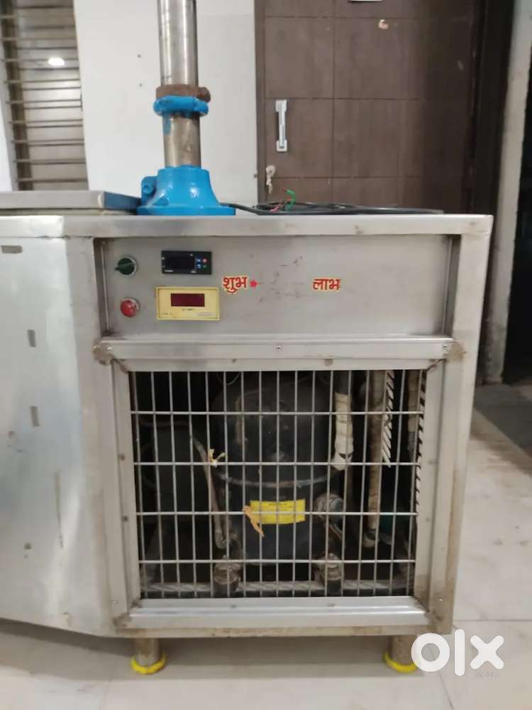 ICE CREAM MAKING MACHINE