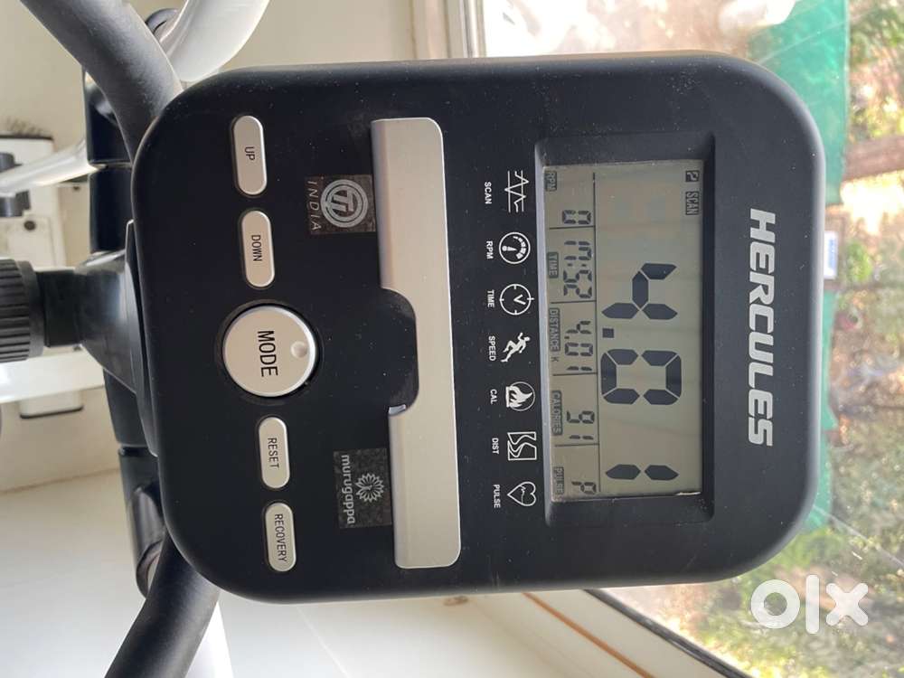 Elliptical cross trainer
