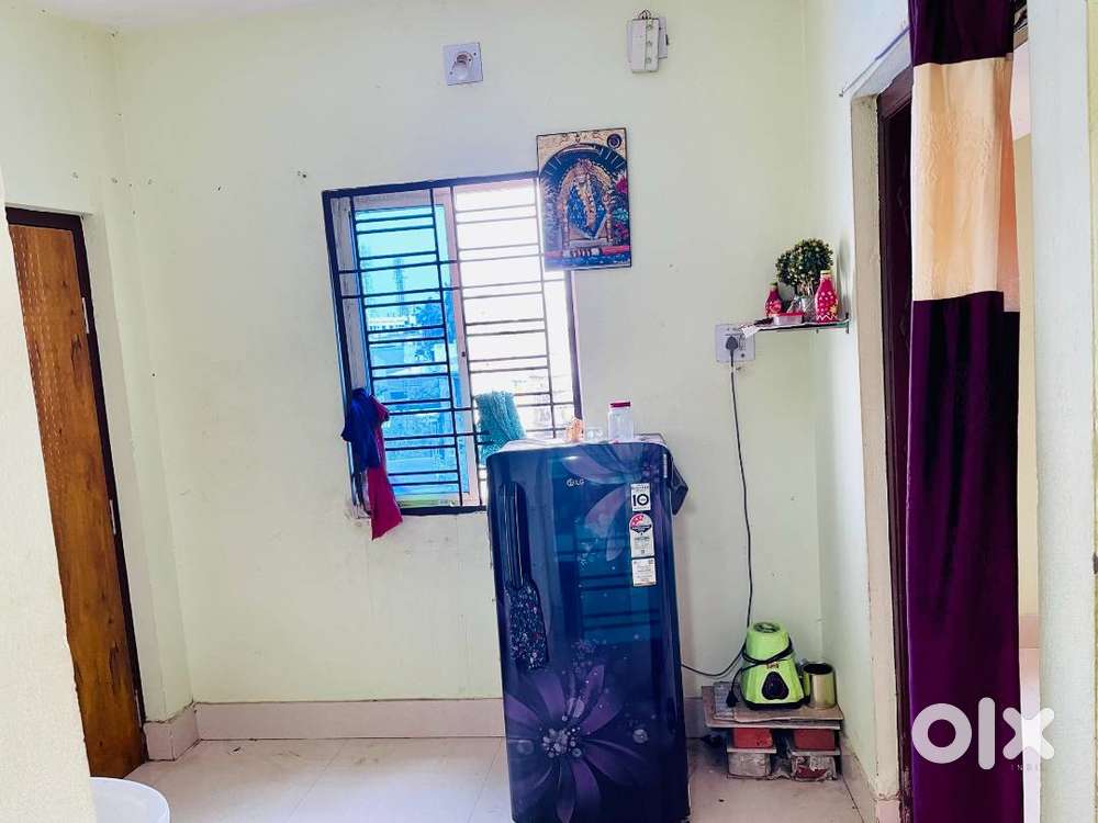 Only girls/1bhk @ 5500 / Rasulgarh chowk / independent