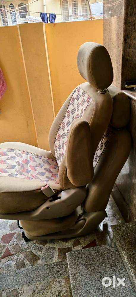 Innova Car Midel Bucate Seat Pair