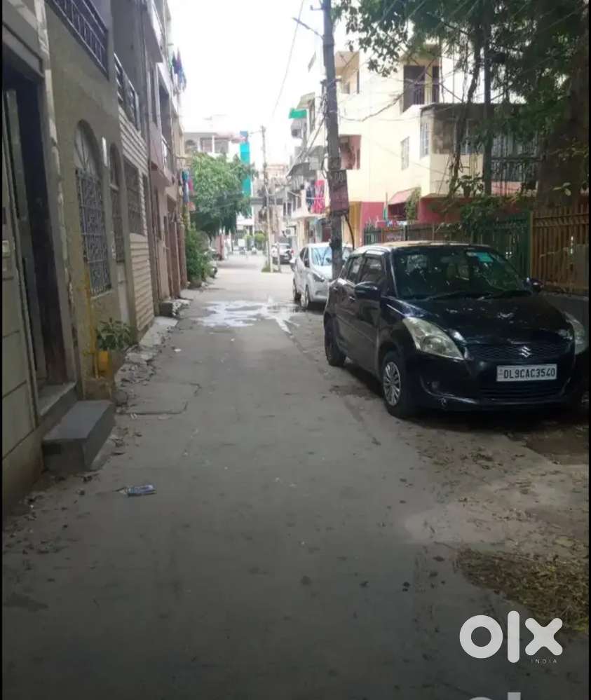 3 Rooms wid terrace having option to built 1more floor in janakpuri