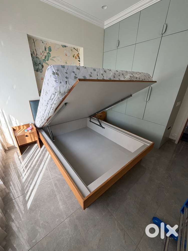 Queen Bed 60 x 78 Inches