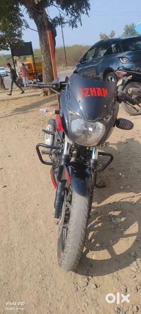 Want to sell Bajaj 150 Twin Disc 2nd owner single Handed BS4 Bike
