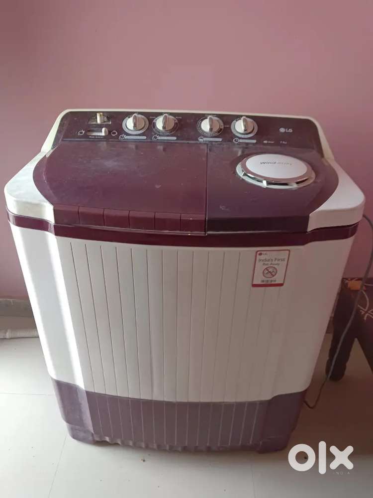 LG SEMI AUTOMATIC WASHING MACHINE