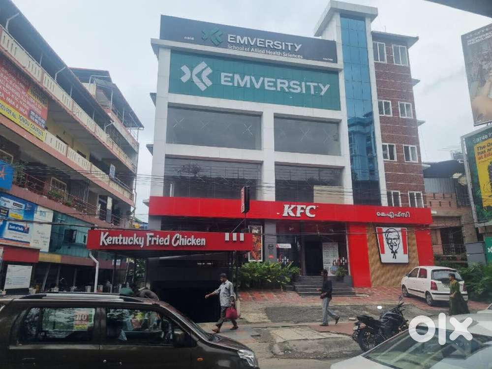 Commercial building 8.4 lakh income Kaloor
