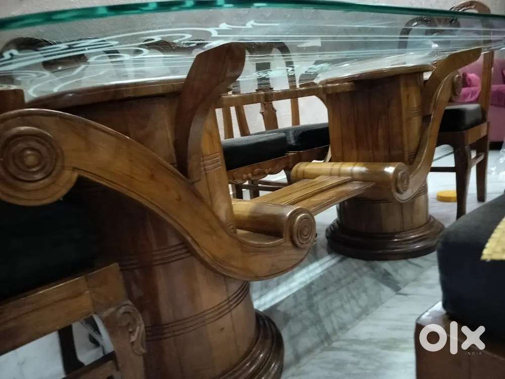 8 Seater Solid Wooden Dining Table in Excellent Condition