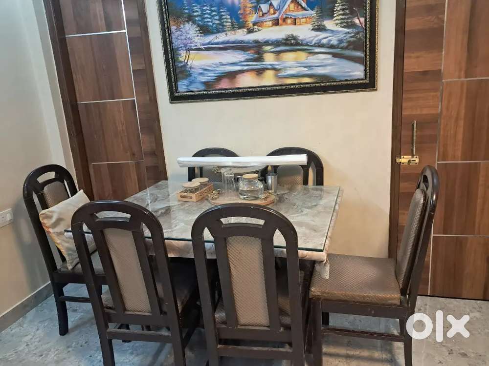 6 seater Dinning table