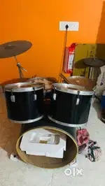 Drum set and kits