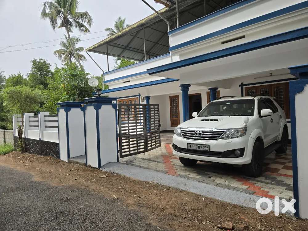 Independent Villa in 10cent plot Mala Valiyaparambu