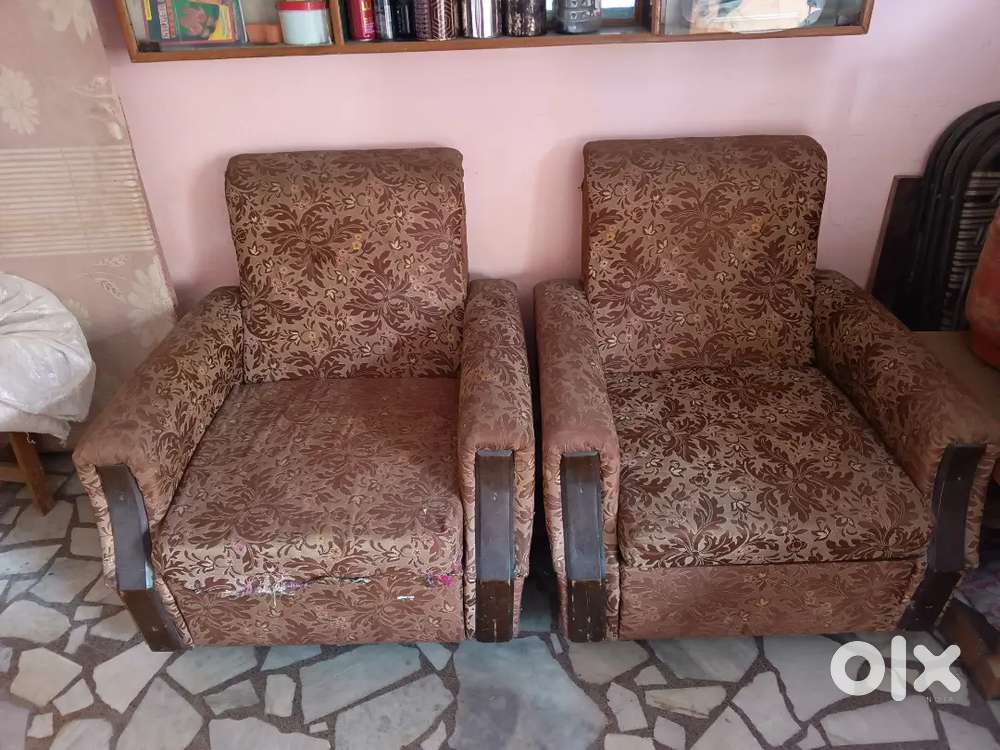 2sofa with wooden table
