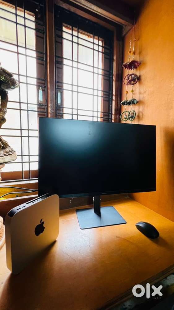 MAC MINI M2 with SAMSUNG S6 MONITOR