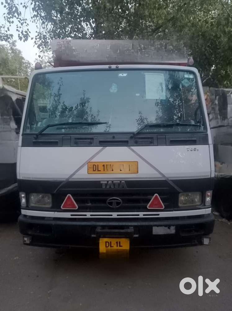 TATA 709g CNG CLOSED BODY SHOWROOM CONDITION