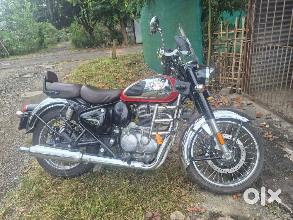 Classic 350 chrome red (top varient)with company fitted RE accessories