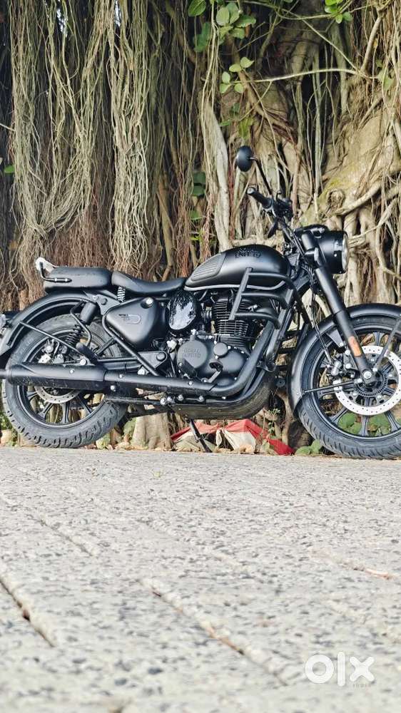 New 9 days old classic 350 stealth black