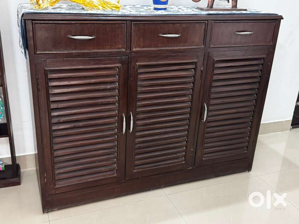 Sideboard (crockery unit)