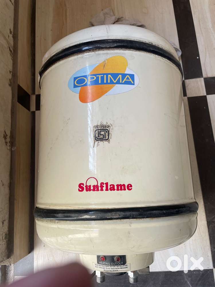 Electric water geyser from Sunflame isi marked.