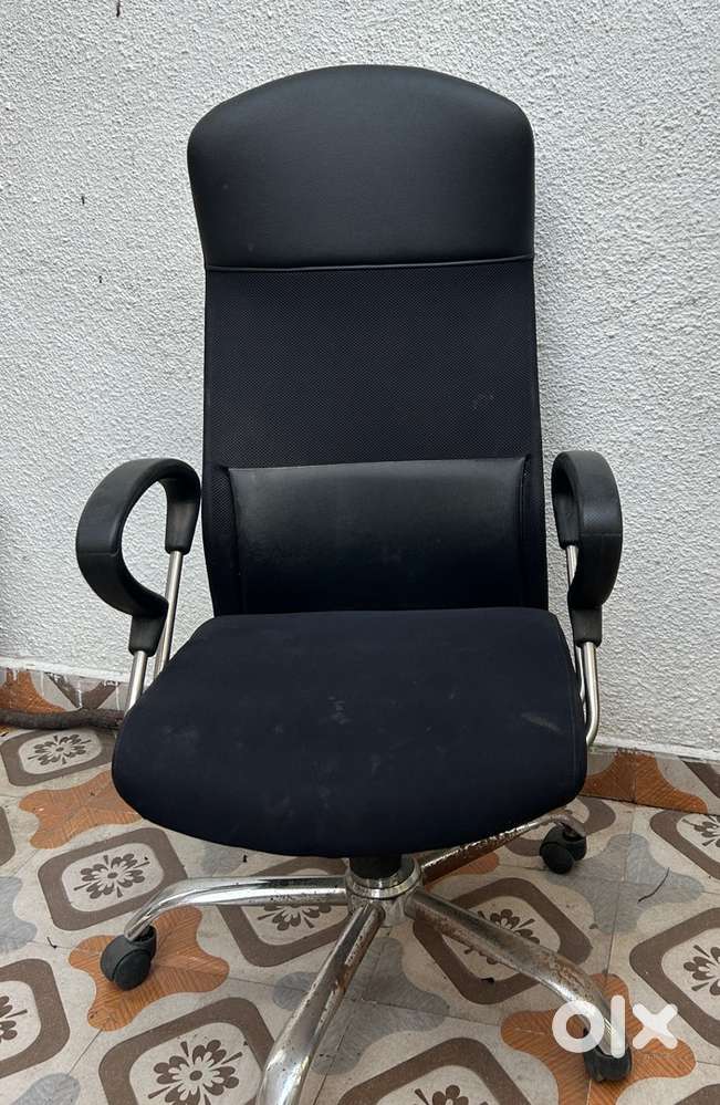 Office Chair with Wheels – Comfortable & Durable