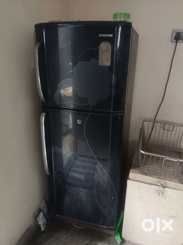 Samsung Black 235 ltr refrigerator