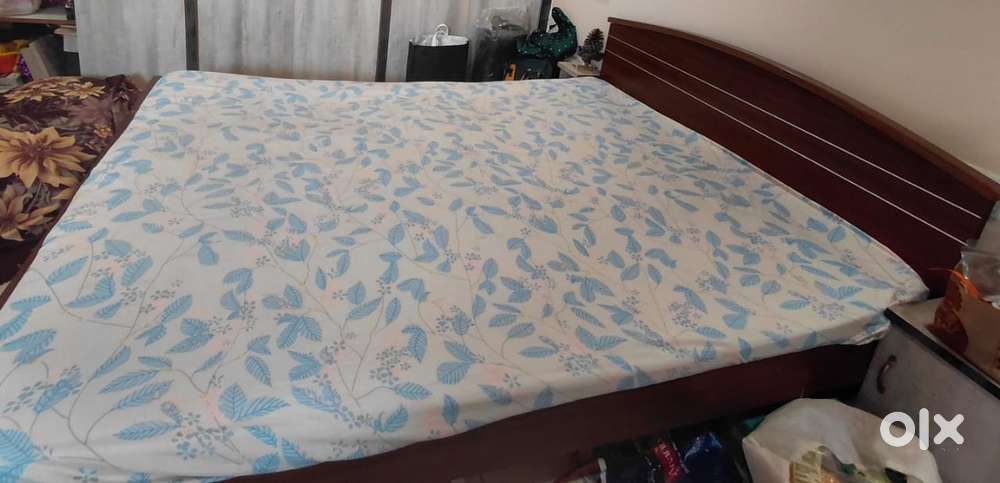 Queen size bed with mattress
