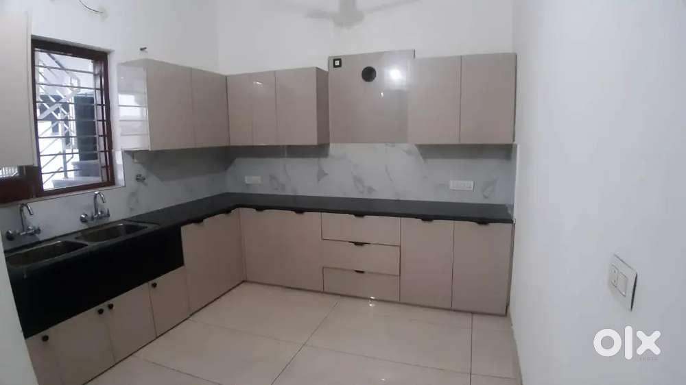 Houses Available for rent in Model town contact me