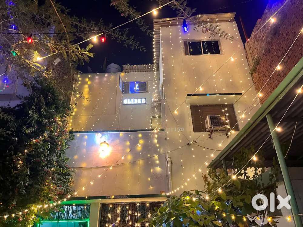 Lady teacher  required icse background for class 8