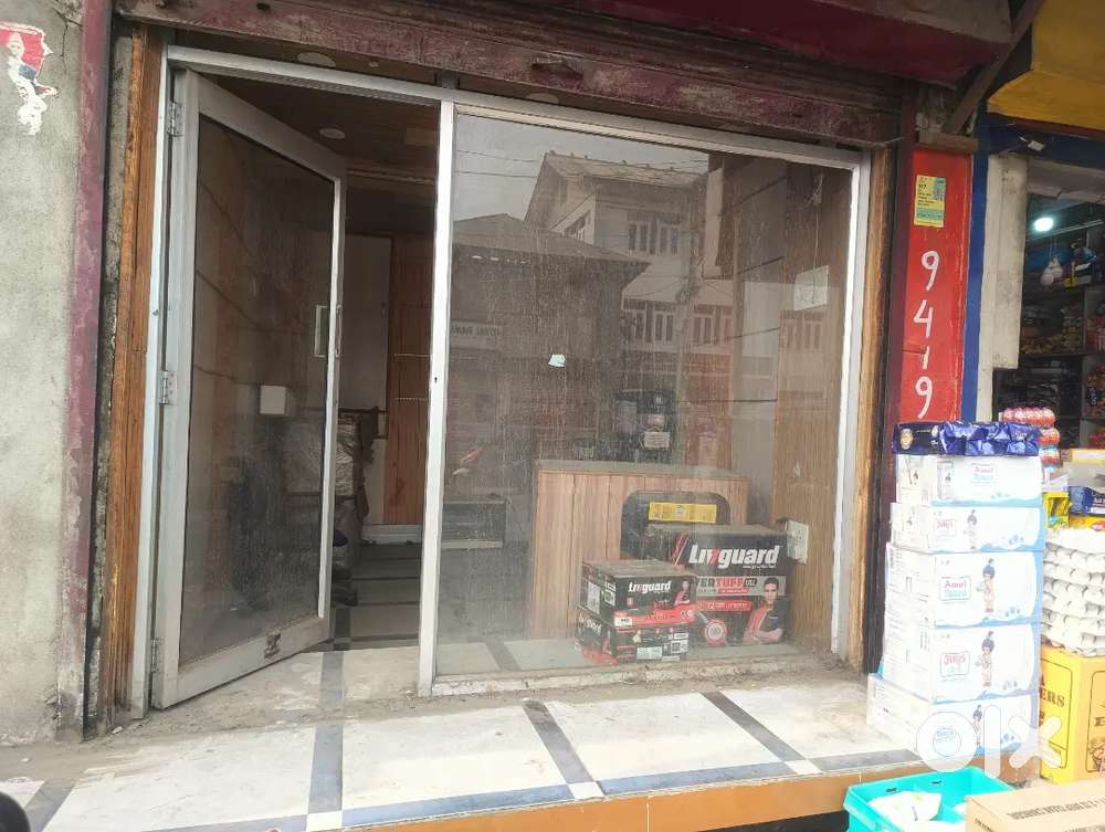 Aluminium frame for sale negiotable urgent basis size breadth 8.5 b