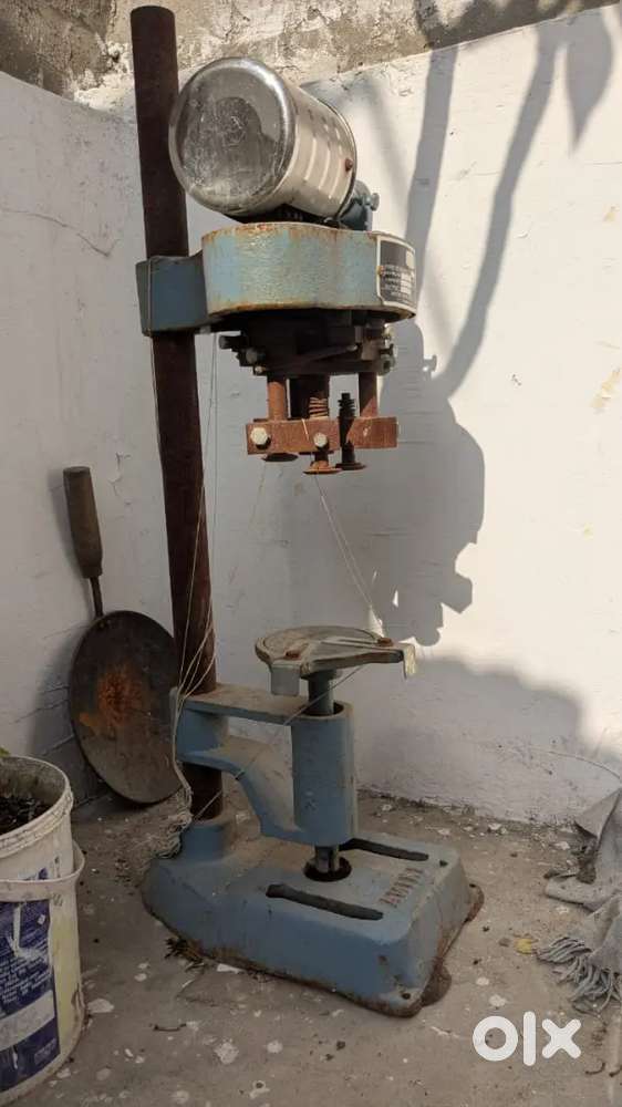 Cap sealing machine