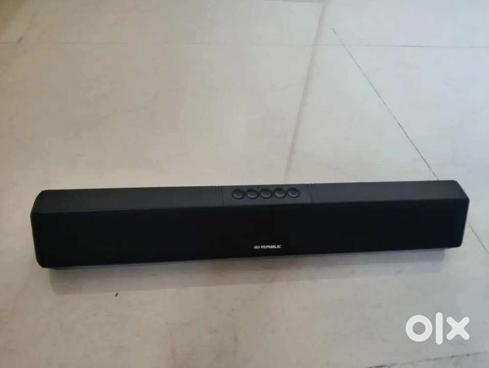 Nu republic speaker portable 8 ghante chalta ha n earbuds boult good i