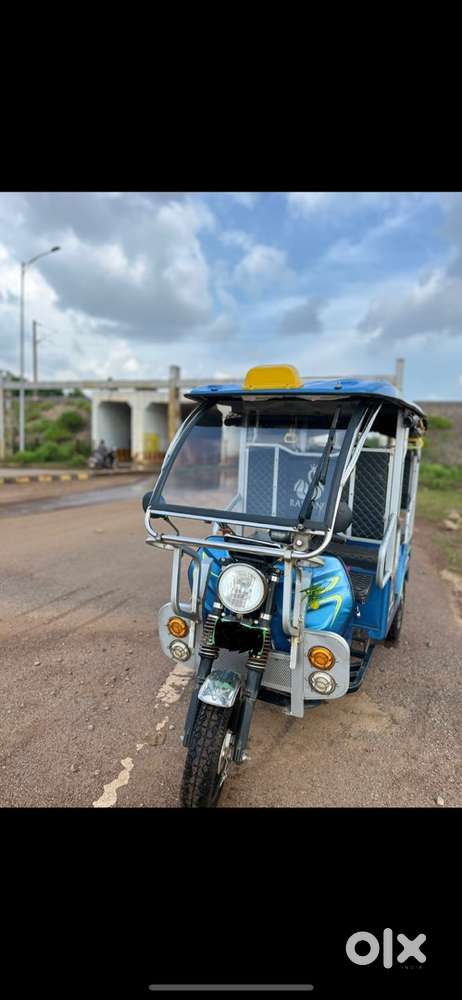 E RIKSHAW KIRAYAE SE DENA HAI