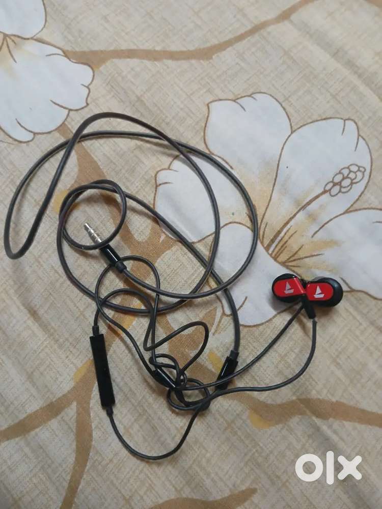 Boat Earphone