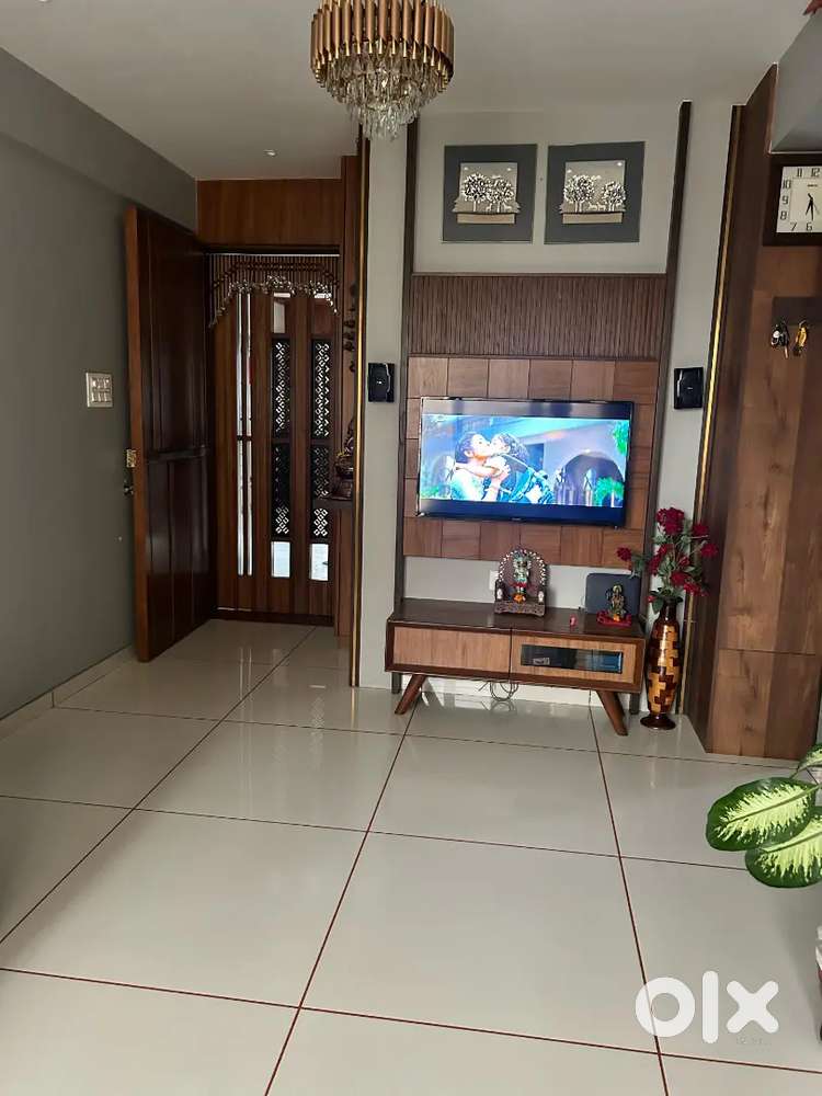 3 BHK Fully furnished flat. Full heavy furniture