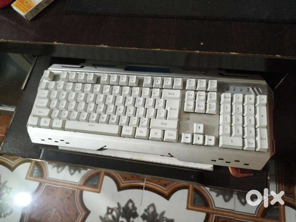 CORE i5 9TH GEN, 
16 GB RAM, 
256 GB SSD 
4 GB GRAPHICS CARD, 
22 INCH