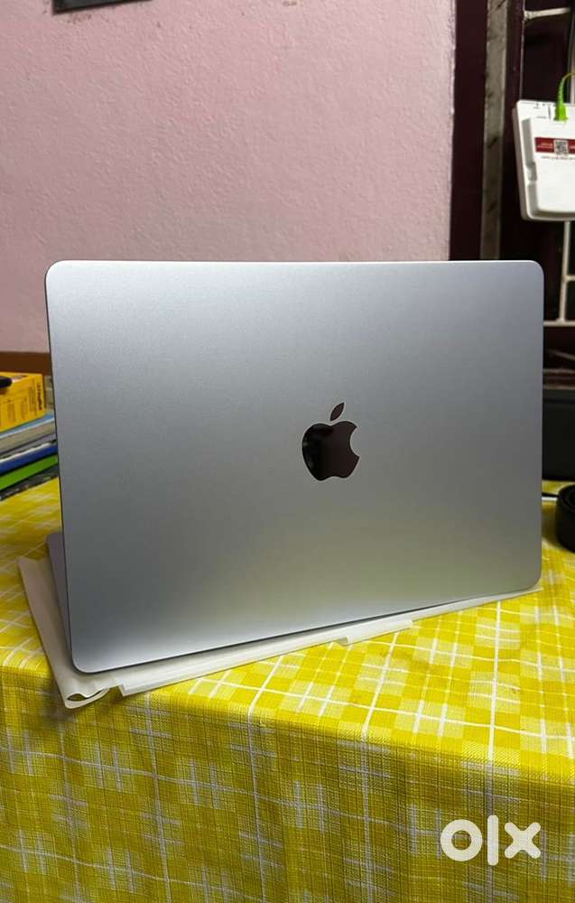 15’ MacBook Air M3 (8GB/256GB)with Box + Bill + Warranty till Sep 2027