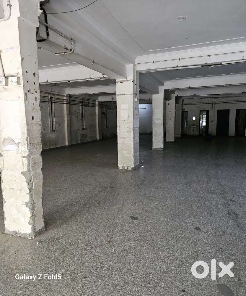 5000 sq ft hall on main road