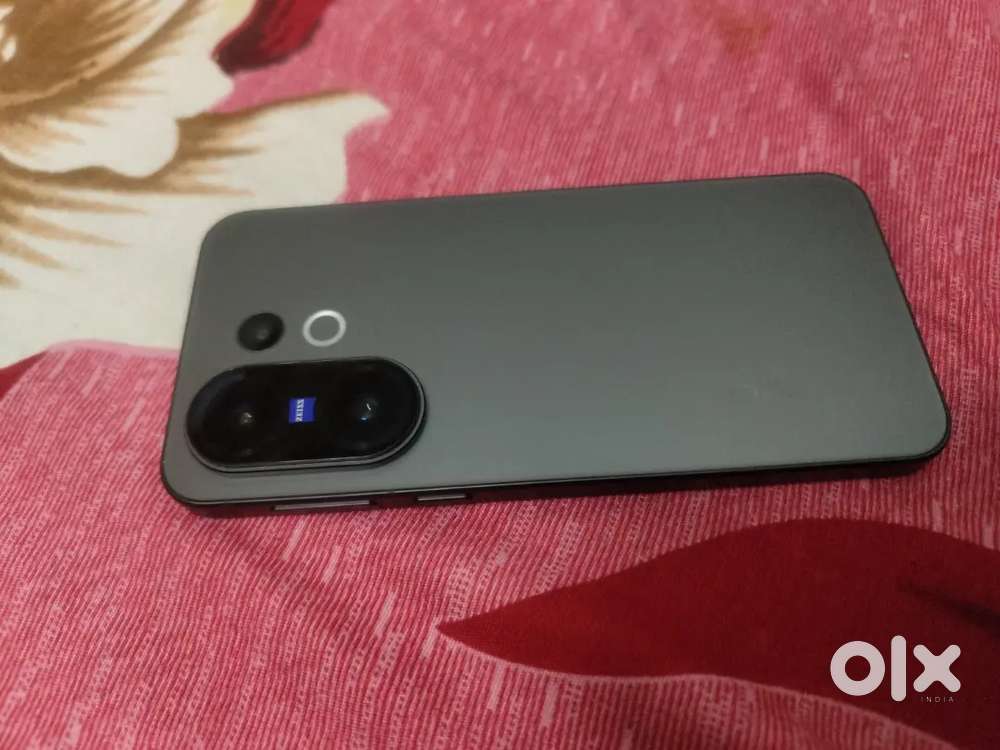 Vivo X200 FE ...1 month old phone hai...I need money
