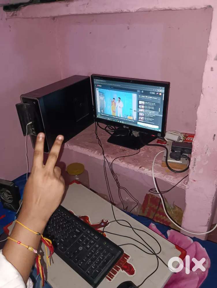 Dell CPU and monitor hp and keyboard hp