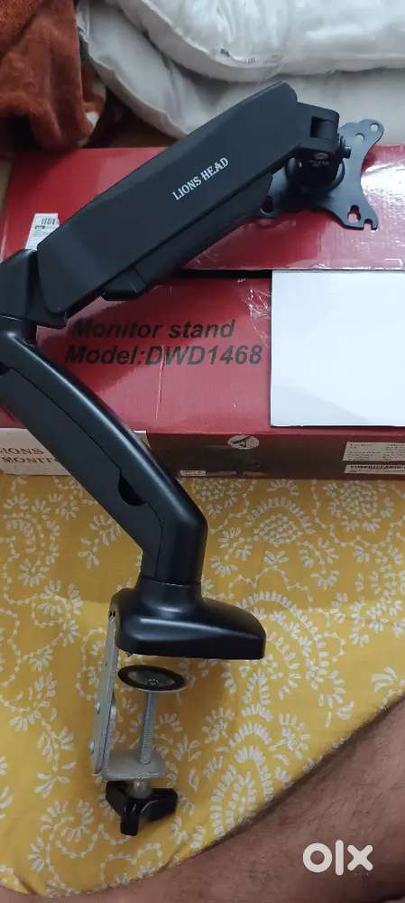 Lions head monitor stand