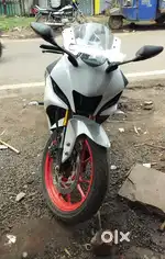 YAMAHA R15 V4