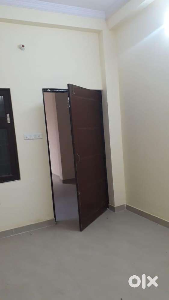 Independent House Near Sports College .DH2 Society Jankipuram Kursi Rd