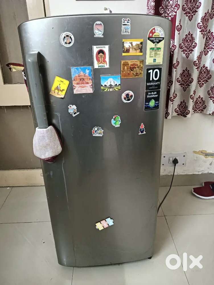 I want sell may fridge