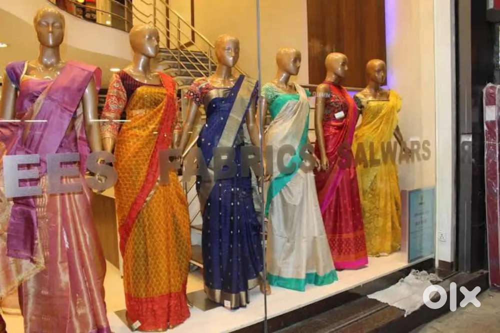 SAREE SHOWROOM VACANCY AVAILABLE IN SITAPUR LOCATION.