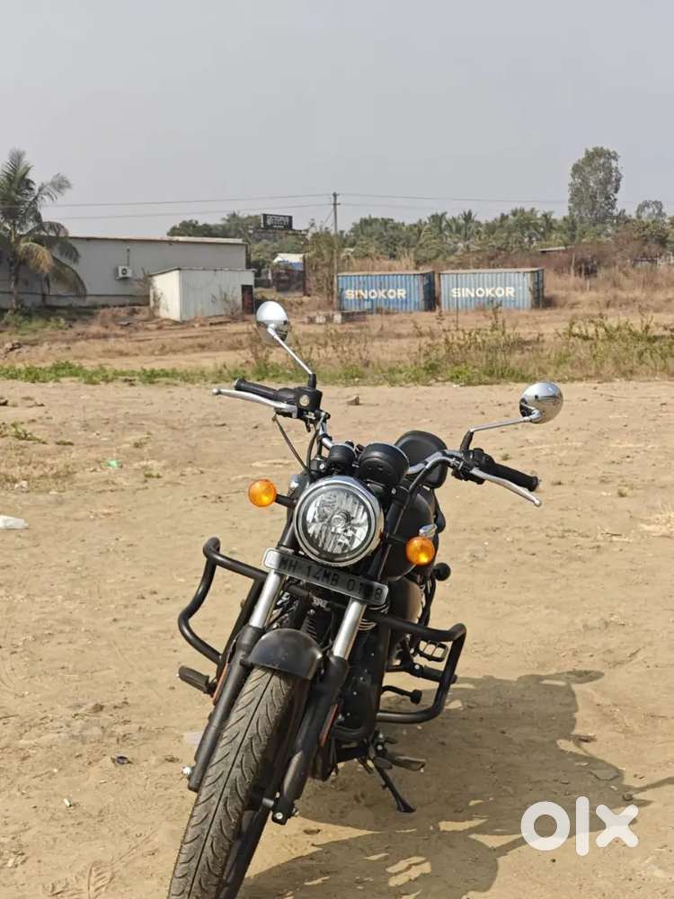 Royal Enfield Meteor 350 - Steller Black