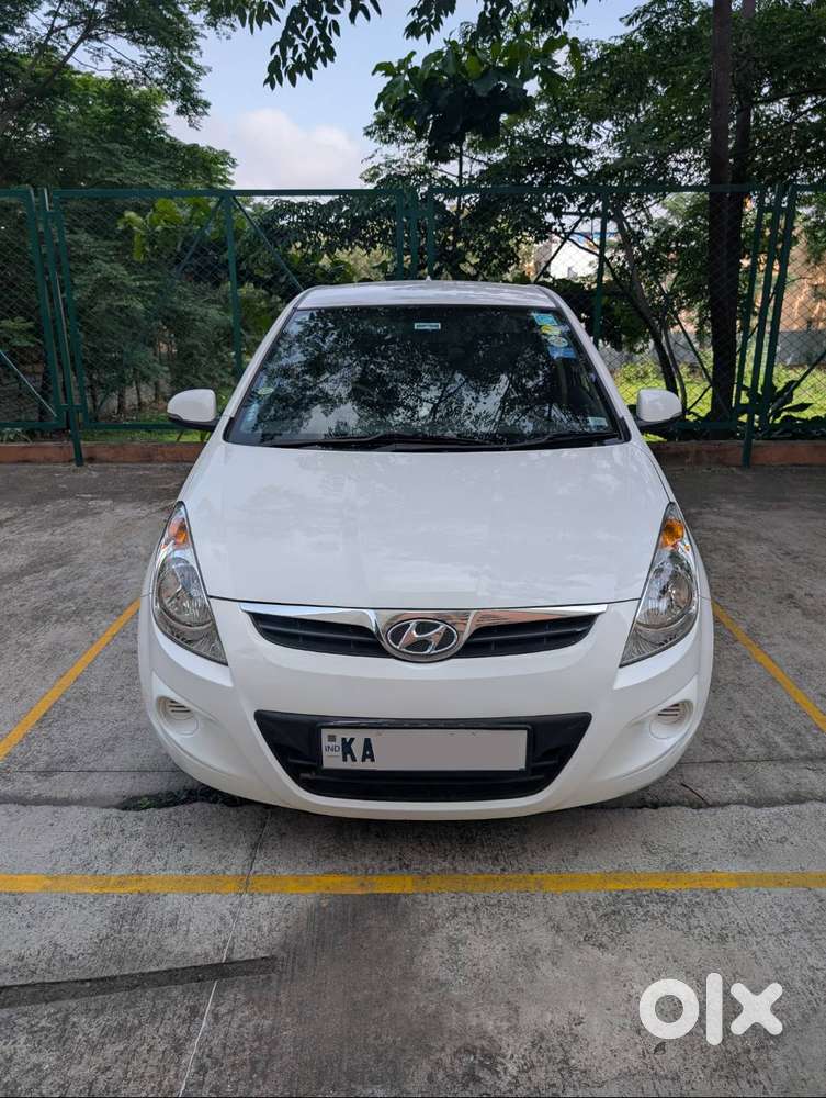 Hyundai i20 Sportz 2011 Petrol White First Owner